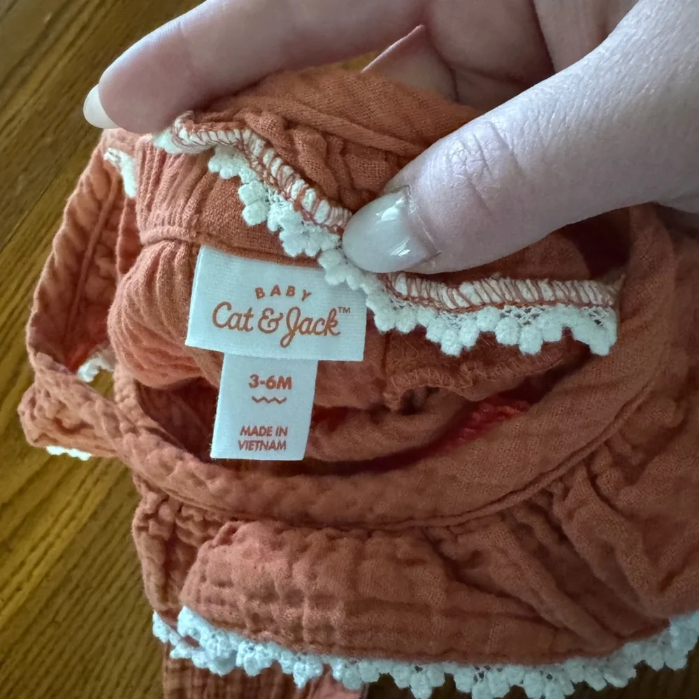 Cat & Jack 3-6 month romper - Picture 2 of 3